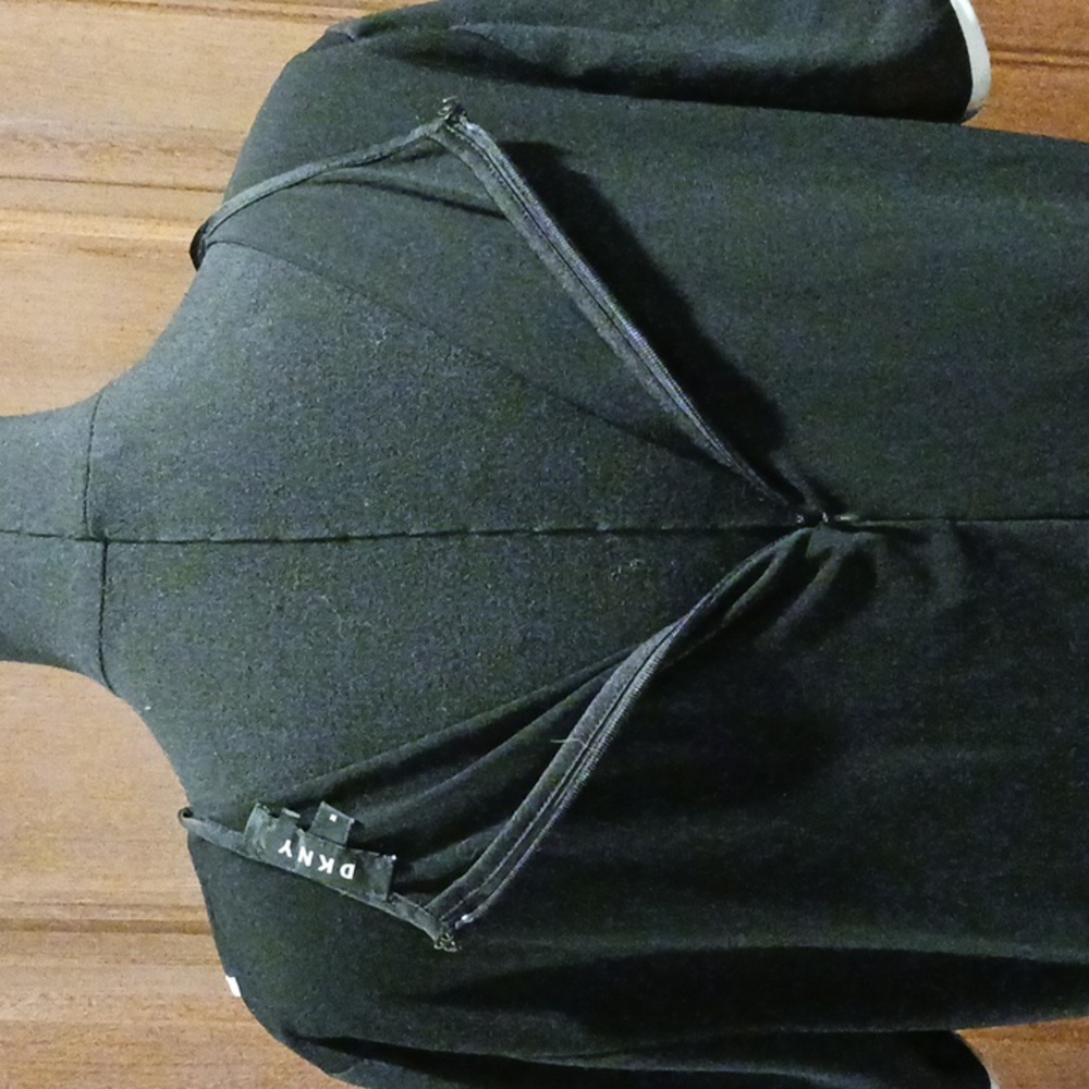 DKNY short sleeve tee. Black with white trim. Size M - Picture 4 of 5
